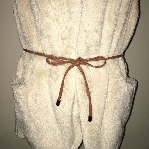 Faux fur vest. - Picture 2 of 4